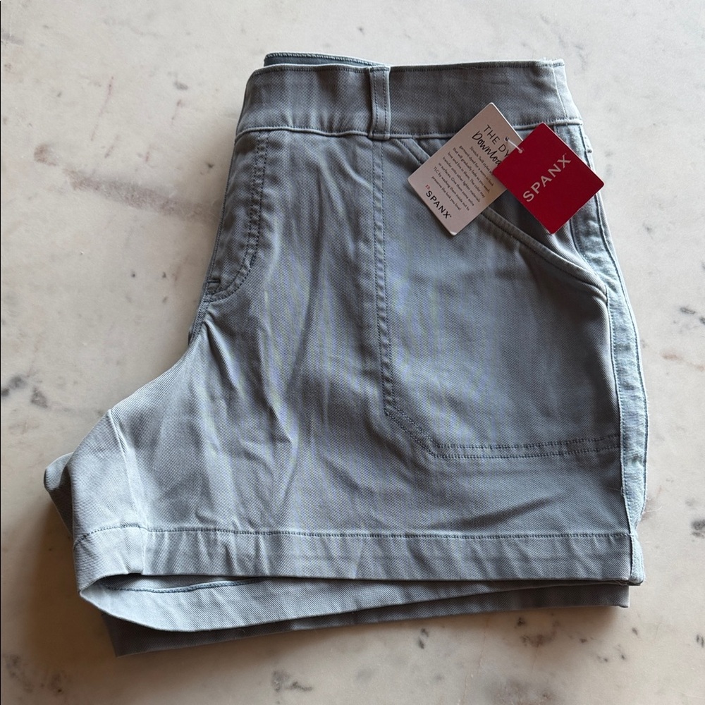 SPANX Mountain Blue Twill Stretch Shorts ✨💙